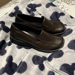 Liz Baker shoes 7 1/2 medium new with tag  brown man made material